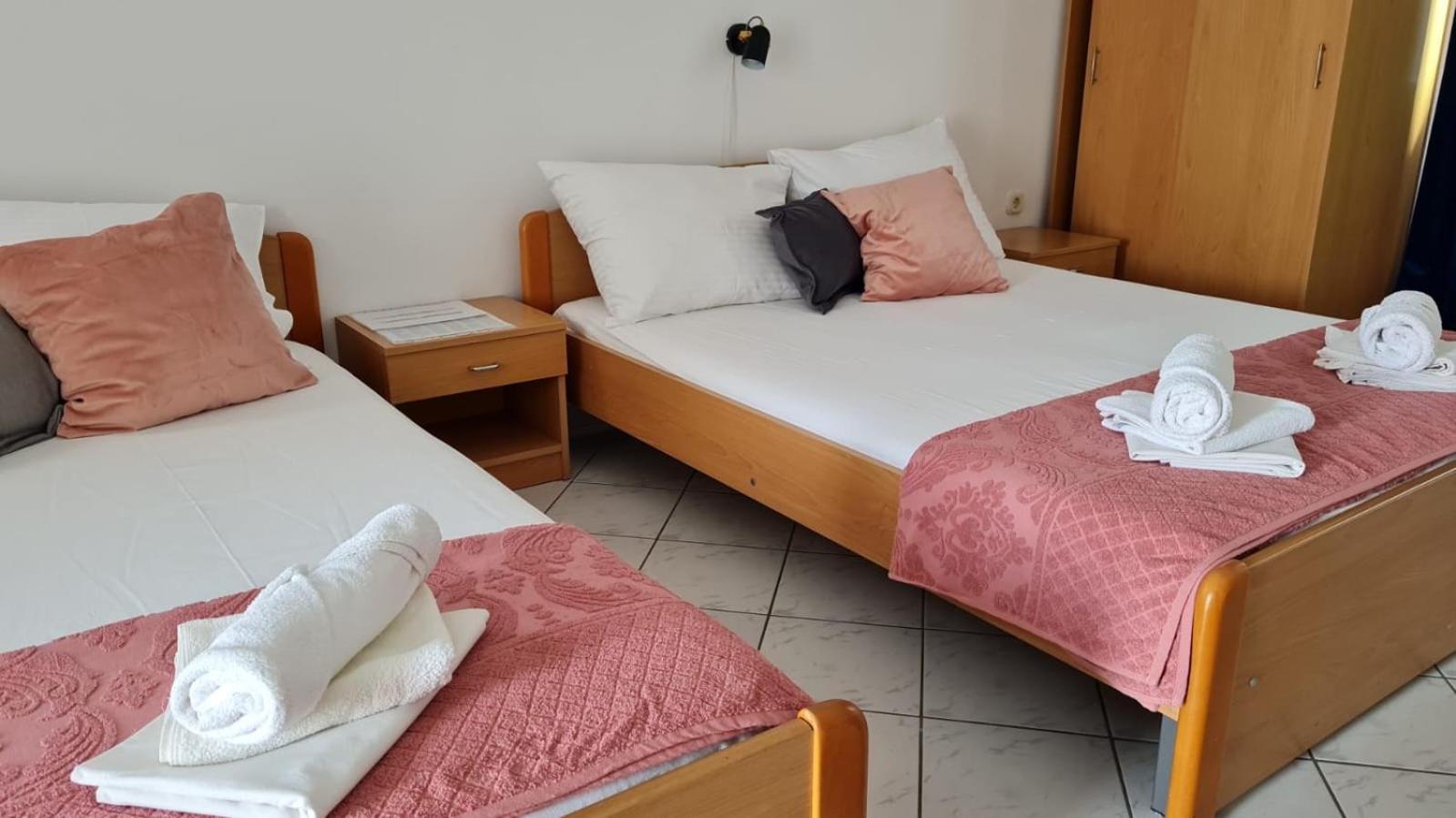 Iva Apartments Podaca Eksteriør billede