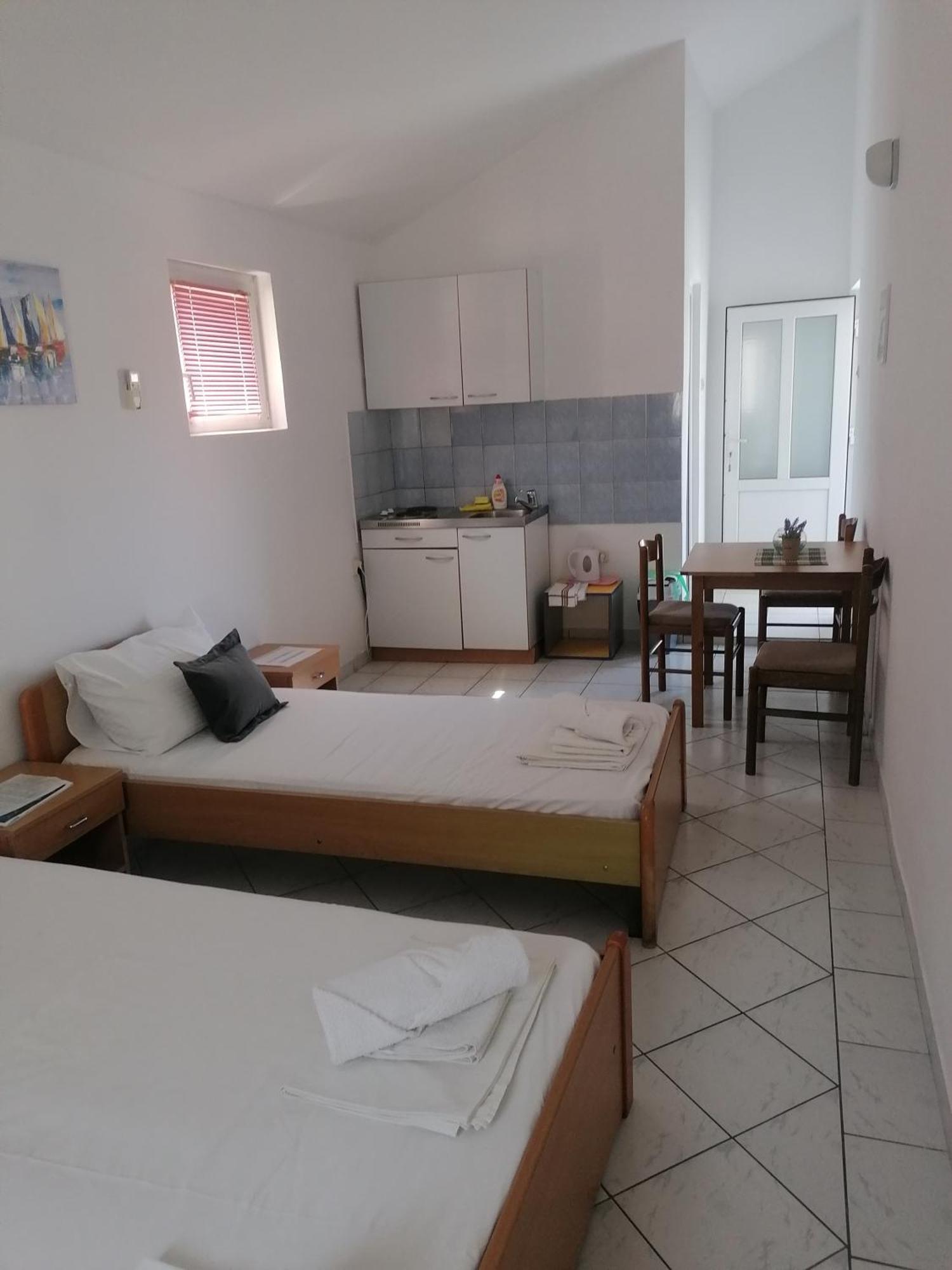 Iva Apartments Podaca Eksteriør billede